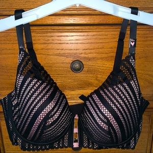 Victoria Secret lightly lined plunge bra- 38D- never worn
